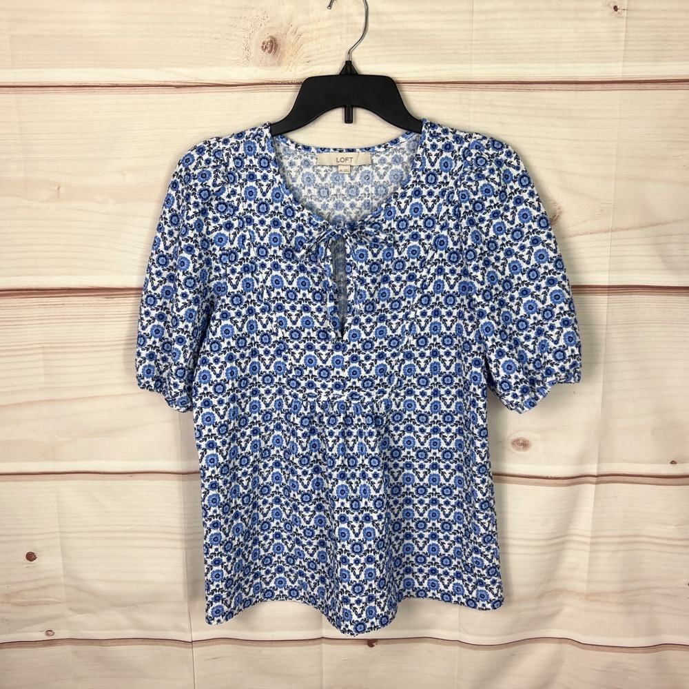 LOFT Top Womens XS Blue Floral Blouse Textured Knit Puff Sleeve Keyhole Neck